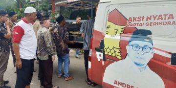 Ambulans Partai Gerindra mengangkut jasad Pardinal Datuak Tan Kiamek. (Foto: Dok. DPC Gerindra Pessel)