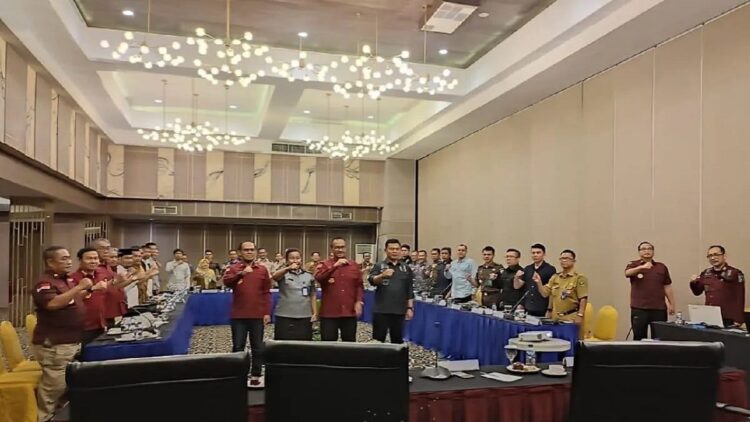 Minimalisir Pelanggaran WNA, Tim Pora Sumbar Perkuat Sinergi Pengawasan 1 Tim Pora Sumbar saat pembukaan rapat koordinasi di Padang, Selasa (8/8). ANTARA/FathulAbdi