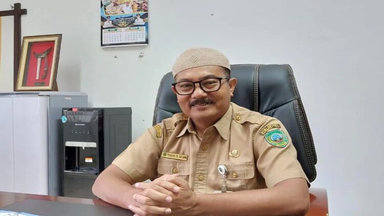 Kepala Badan Keuangan Daerah (BKD) Kabupaten Pasaman, Teguh Suprianto diruangan kerjanya, Selasa. Antara/Heri Sumarno.