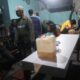 Petugas penegak Perda merazia warung tuak dan wanita pemandu karaoke pada Kamis (10/8/2023) dini hari. (Foto: Dok. Satpol PP Padang)
