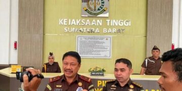 Kasusnya Inkrah, Kejati Sumbar Eksekusi 10 Terpidana Korupsi Tol Padang-Sicincin 8 Kasusnya Inkrah, Kejati Sumbar Eksekusi 10 Terpidana Korupsi Tol Padang-Sicincin