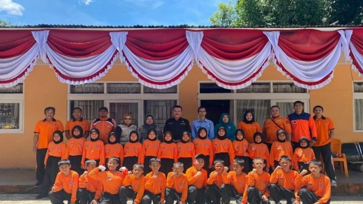 Barisan Bocah Siaga Bencana (Bosina) Kota Bukittinggi setelah dilantik BPBD (Antara/Al Fatah)