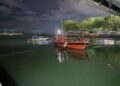 Nelayan yang Terombang-ambing di Tengah Laut Padang Ditemukan Selamat 6 Proses evakuasi kapal dan nelayan yang terombang-ambing di perairan Pulau Sibonta Padang. (Foto: Dok. Basarnas)