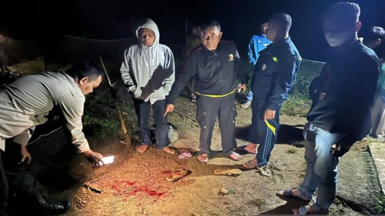 Polisi saat Menunjukkan lokasi tempat penganiayaan hingga sebabkan korban tewas di Kabupaten Solok, Sumatera Barat (ANTARA/HO-Humas Polres Solok)