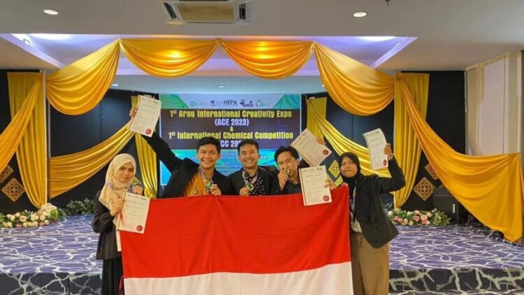 Keren! Permen Keras Hasil Karya Mahasiswa Unand Ini Bisa Sembuhkan Reumatik 1 Tim mahasiswa dari Universitas Andalas (Unand) Sumatera Barat menyabet medali emas dalam ajang The 1st Arau International Creativity Expo yang diselenggarakan Universitas Malaysia Perlis. (ANTARA/HO-Humas Unand).