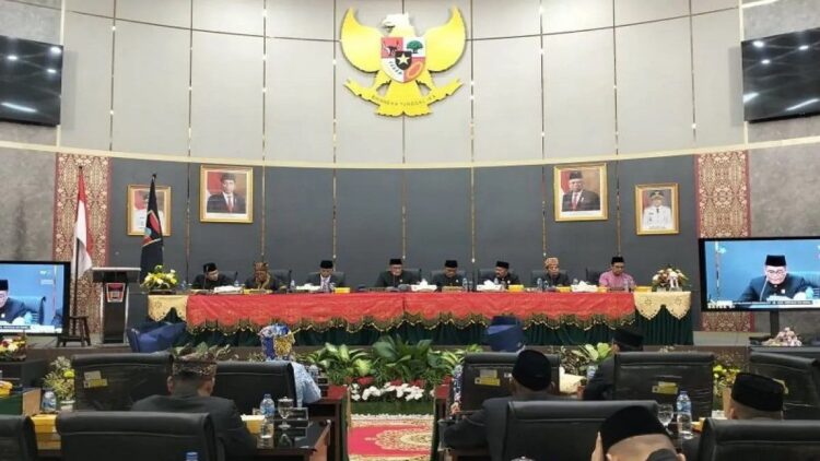Berharap tak Ada Konflik, DPRD Padang Ingatkan Jaga Keharmonisan jelang Pemilu 2024 1 Suasana Rapat Paripurna Istimewa dalam rangka Peringatan HUT Kota Padang Ke-354 di Padang, Senin, (7/8/2023). ANTARA/Muhammad Zulfikar.