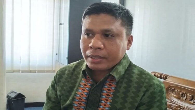 Pengadaan Logistik Tahap II Pilkada Serentak, KPU Sumbar Targetkan Rampung Oktober 1 Komisioner KPU Sumbar Jons Manedi. ANTARA/Muhammad Zulfikar.