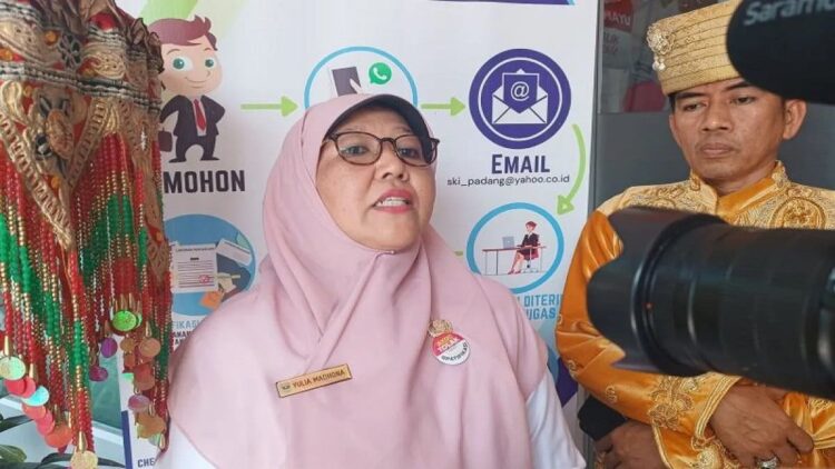 Nelayan Sumbar Keluhkan Daerah Tangkapan Ikan yang Makin Jauh dari Pesisir 1 Kepala Bidang Penguatan Daya Saing Produk Kelautan dan Perikanan Dinas Kelautan dan Perikanan Sumbar, Yulia Madhona. (ANTARA/Miko Elfisha)