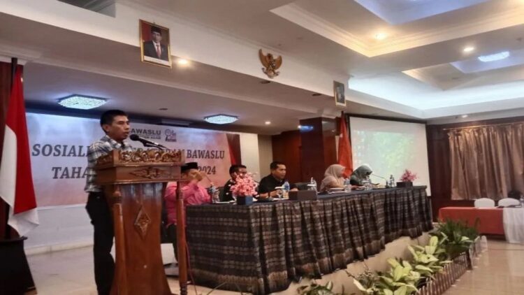 Minimalisir Pelanggaran, Bawaslu Agam Ingatkan Panwascam Antisipasi Kerawanan Kampanye sejak Dini 1 Ketua Bawaslu Agam Elvys sedang membuka sosialisasi peraturan Bawaslu tahapan Pemilu 2024 di Hotel Sakura Syariah Lubuk Basung, Kamis (10/8). Dok Antara/Yusrizal