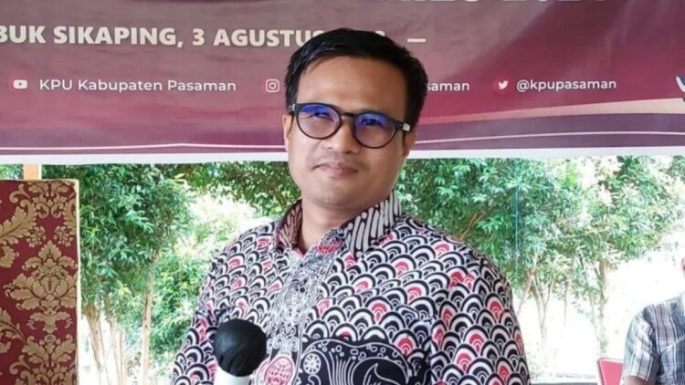 KPU Pasaman Nyatakan 88 Bacaleg Pemilu 2024 tak Penuhi Syarat 1 Ketua KPU Kabupaten Pasaman, Taufiq disela-sela kegiatan pers gathering bersama jurnalis di Kafe Linjuang puncak tonang, Kecamatan Lubuk Sikaping, Kamis (Antara/Heri Sumarno)