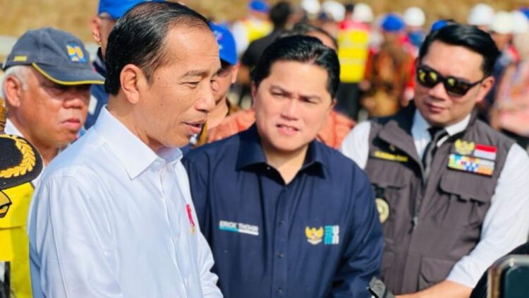 Presiden Jokowi bersama Menteri BUMN Erick Thohir dan Gubernur Jabar Ridwan Kamil
