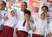 Bantu SD Bustanul Ulum Rp850 Juta, Oktoweri: Bukti Komitmen Semen Padang