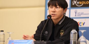 Shin Tae-yong saat press conference jelang laga AFF Cup 2023. (dok. PSSI)
