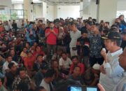 Datang ke Masjid Raya Sumbar, Wakil Bupati Pasbar Jemput Warga yang Berdemo untuk Pulang