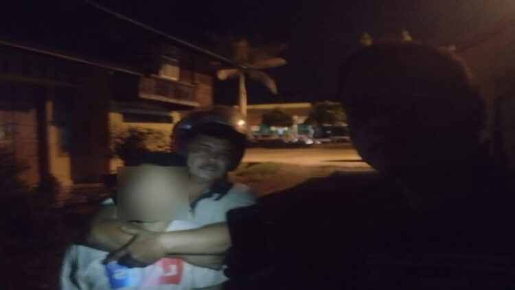 Pemuda di Padang Ini Nekat Curi Ponsel dan Uang Milik Bosnya 1 Pelaku pencurian uang dan ponsel di tempat kerjanya sendiri ditangkap di kawasan Kuranji pada Sabtu (5/8/2023) malam. (Foto: Dok. Polsek Padang Barat)