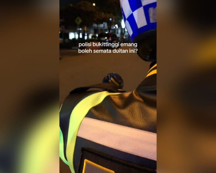 Viral Aksi Polantas Bukittinggi Tilang Pengendara hingga Malam, Kasat: UU tak Atur Jam Penindakan 1 Tangkapan layar polisi memboncengi salah satu pengendara lalu lintas di Kota Bukittinggi yang diduga ditilang. (Foto: Dok. Tangkapan layar/Tiktok: @dtrpriliand_)