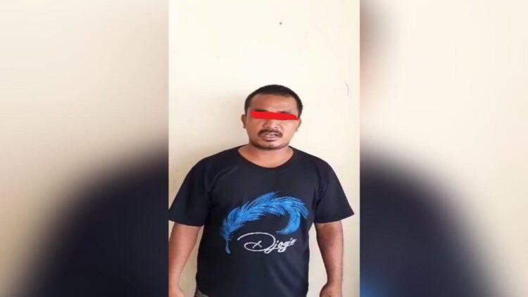 Usai Viral, Pria yang Palak Sopir Truk di Dharmasraya Minta Maaf 1 Pria yang sempat memaksa meminta uang kepada sopir truk di Kabupaten Dharmasraya meminta maaf. (Foto: Dok. Istimewa/Tangkapan Layar)