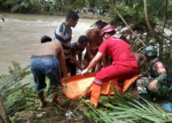Satu Korban Mobil Masuk Jurang di Agam Ditemukan Meninggal, Seorang Lagi masih Dicari