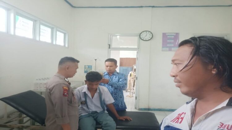 Seorang Pelajar di Mentawai Dianiaya, Pelaku Ngaku Anak Anggota Dewan 1 Korban penganiayaan mendapatkan perawatan di salah satu pusat kesehatan di Mentawai. (Foto: Dok. Istimewa)