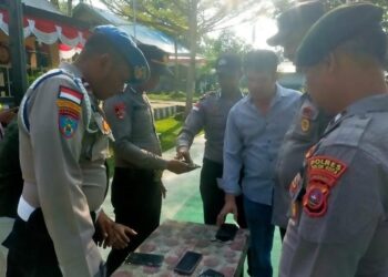 Cegah Judi Online di Kalangan Polisi, Polsek Sikakap Razia Ponsel