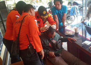 Evakuasi pendaki Gunung Marapi asal Siak, Riau. (Foto: Dok. Basarnas)