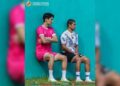 Bek asing Semen Padang FC asal Korsel, Kim Min-kyu saat melihat latihan tim Semen Padang FC di hari perdananya. (dok. IG Semen Padang FC)