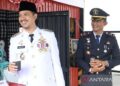 Wali Kota Bukittinggi, Erman Safar bersama Kalapas, Marten saat meninjau hasil produksi UMKM Warga Binaan Pemasyarakatan (WBP) Lapas Bukittinggi (Foto: Dok. Antara/Al Fatah)