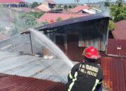 Kebakaran di Padang Sasar Kamar Rumah Warga, Damkar Kerahkan 5 Armada