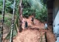 Hujan Deras di Padang akibatkan Pohon Tumbang dan Longsor Hantam Rumah Warga 7 Tanah longsor di kawasan Padang Selatan akibat hujan deras pada Jumat (25/8/2023) siang. (Foto: Dok. Istimewa)