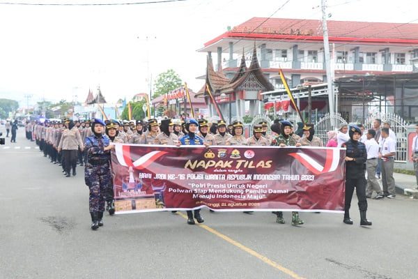 Ratusan Polisi Wanita "Geruduk" Bukittinggi, Ini yang Mereka Lakukan 1 Napak Tilas Polwan RI di Kota Bukittinggi. (Foto: Dok. Divisi Humas Polri)