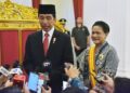 "Urang Awak" Raih Tanda Kehormatan dari Presiden, Salah Satunya Kepala Polisi di Padang dan BNPT 6 Dari kiri ke kanan: Presiden RI, Joko Widodo dan istri, Iriana. (Foto: Dok. Setkab)