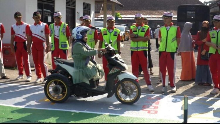Kabar Baik! Lintasan Ujian Praktik Pembuatan SIM C Kini Lebih Mudah 1 Rute praktek ujian SIM kini dipermudah Polri. (dok. Korlantas Polri)