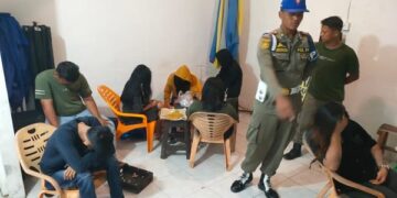 10 Orang Terjaring Razia Satpol PP Padang, Ada yang Ketangkap Mesum 8 Pria dan wanita terjaring razia penyakit masyarakat pada Senin (21/8/2023) dini hari. (Foto: Dok. Satpol PP Padang)
