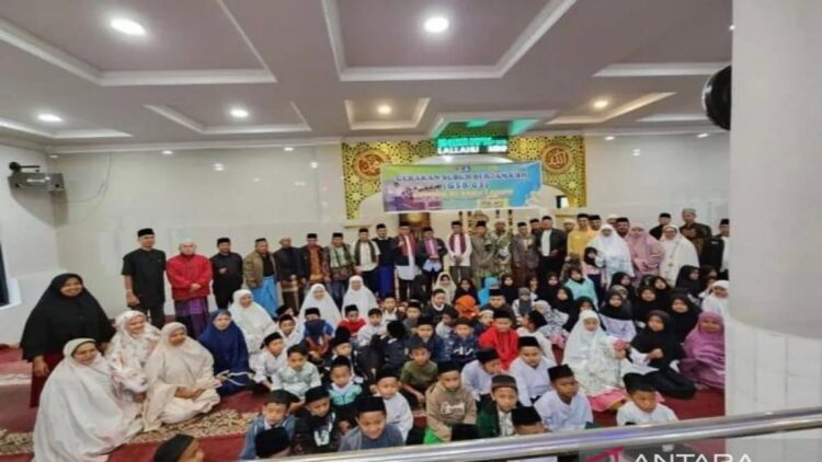 Sekolah Dasar di Tanah Datar biasakan siswanya laksanakan sholat subuh berjamaah (Antara/HO)