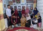 Tim Pengabdian Masyarakat dari Unand Latih Pembuatan Bibit Jamur ke Kelompok Wanita Tani di Padang