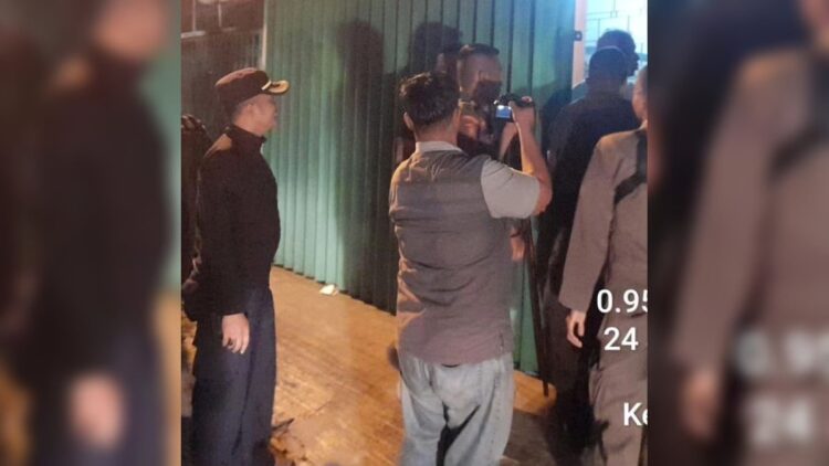 Sejoli tanpa Surat Nikah kembali "Digaruk" Satpol PP Padang, Pemilik Penginapan Dipanggil 1 Satpol PP Padang melakukan pemeriksaan ke sejumlah penginapan di Padang. (Foto: Dok. Satpol PP Padang)