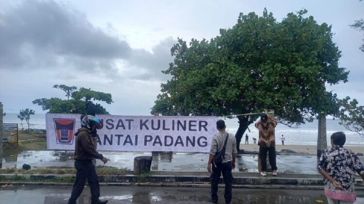 Tampung PKL Pantai Padang, Pemko Mulai Siapkan Pasar Kuliner 1 Pemko Padang membangun Pasar Kuliner yang akan dimanfaatkan oleh PKL Pantai Padang. (Foto: Dok. Diskominfo Padang)
