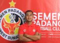 Dimas Roni Saputra yang juga kakak kandung pemain Timnas, Pratama Arhan bergabung dengan Semen Padang FC. (dok. semenpadangfc)