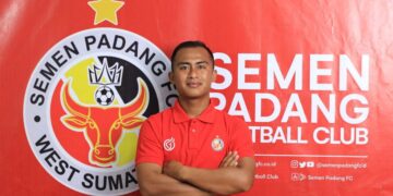 Dimas Roni Saputra yang juga kakak kandung pemain Timnas, Pratama Arhan bergabung dengan Semen Padang FC. (dok. semenpadangfc)