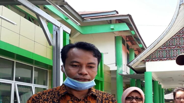 Tingkatkan Layanan Kesehatan, Dokter Spesialis di RSUD Lubuksikaping Pasaman Ditambah 1 Direktur RSUD Lubuksikaping, dr. Yong Marzuhaili. Antara/Heri Sumarno