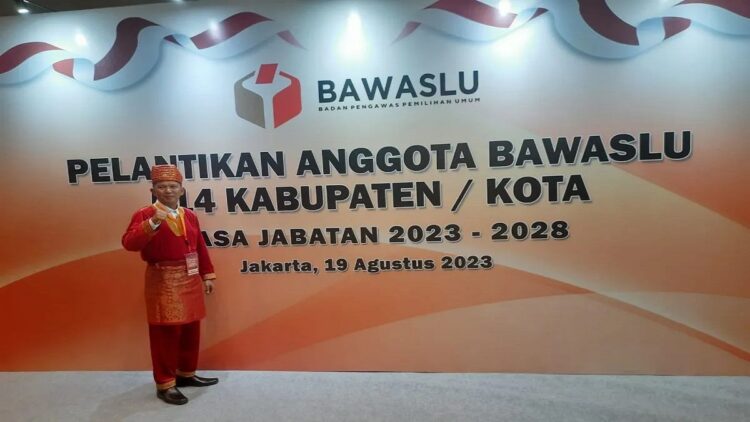 Ketua Bawaslu Pasaman Barat Wanhar usai dilantik beberapa waktu lalu. (Antara/HO-Bawaslu Pasaman Barat).