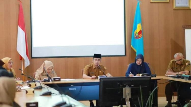 Wawako Solok, Sumbar, Ramadhani Kirana Putra saat mengikuti Rapat Koordinasi Teknis (Rakornis) Survei Kesehatan Indonesia (SKI) tingkat Provinsi, Selasa (5/9/2023) (FOTO ANTARA/HO-Diskominfo Solok)