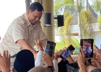 Prabowo Subianto menyapa pendukungnya di Sumatera Barat (Sumbar). (Foto: Dok. Gerindra)
