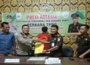 Berkasnya Lengkap, Polres Pasbar Serahkan Tersangka Kasus TPPO ke Kejaksaan