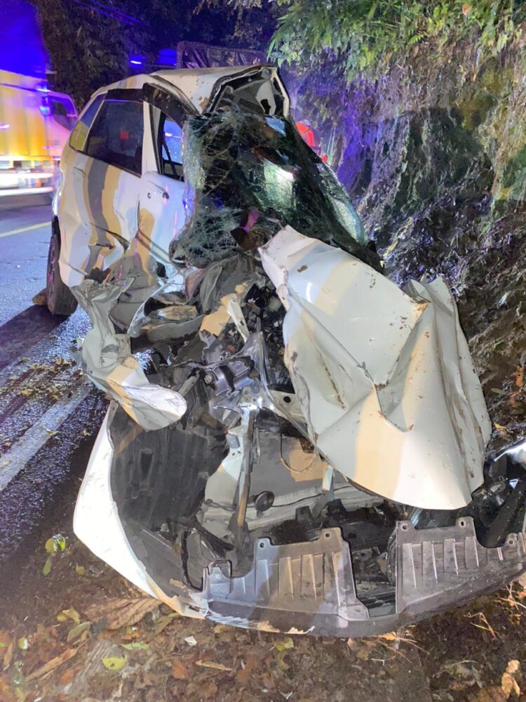 Tak Kuat Menanjak, Truk Hantam Minibus di Palupuh Agam 1 IMG 20230918 WA0003