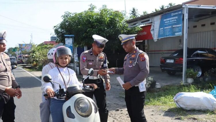 18 Kasus Kecelakaan Terjadi selama Operasi Zebra di Pasbar, 5 Orang Tewas 1 Satuan Lalu Lintas Polres Pasaman Barat saat melakukan razia saat Operasi Zebra Singgalang 2023 beberapa waktu lalu. (Antara/HO-Satlantas Polres Pasaman Barat).
