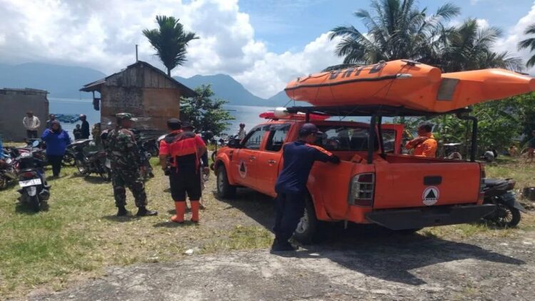 Nelayan Hilang saat Mencari Ikan di Danau Maninjau, Tim Gabungan Diterjunkan 1 Tim Gabungan Pemkab Agam mencari nelayan tenggelam di Danau Maninjau, Minggu (24/9). Dok BPBD Agam