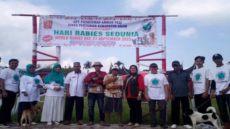 Kegiatan pemberian vaksin rabies secara gratis di Puskeswan Lubuk Basung, Kabupaten Agam, Rabu (27/9). Dok Dinas Pertanian Agam