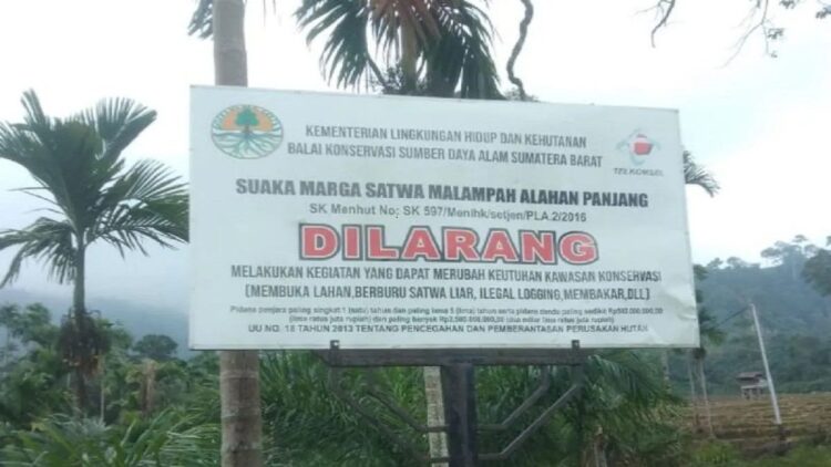 Plang merek peringatan bagi warga yang dipasang oleh BKSDA Sumatera Barat (ANTARA/IST)