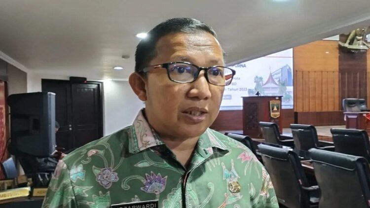 Kabut Semakin Pekat Selimuti Langit Sumbar, Dishut: Dari Sumsel 1 Kepala Dinas Kehutanan Sumbar, Yozarwardi. (Foto: Dok. ANTARA/Muhammad Zulfikar)